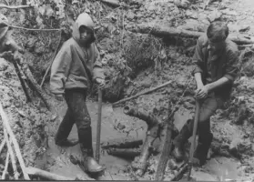 Могила неизвестного летчика /1941г., захоронен в 1991 г./ 8-й км шоссе Пряжа-Петрозаводск, остановка «Площадка» /памятник истории/, фотография 2