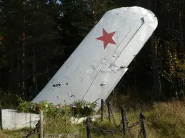 Могила неизвестного летчика /1941г., захоронен в 1991 г./ 8-й км шоссе Пряжа-Петрозаводск, остановка «Площадка» /памятник истории/, фотография 4