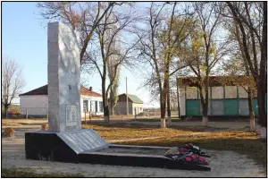 Братская могила воинов ВОВ – хутор Орлов, Милютинский район, Ростовская область, фотография 4