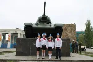 Танк Т-34 – памятник в честь рабочих Сталинградского тракторного завода
