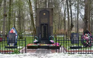 Памятник в поселке Сельцо. Братское захронение