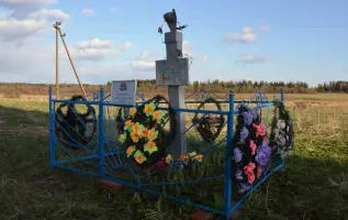 Памятник в деревне Анташи