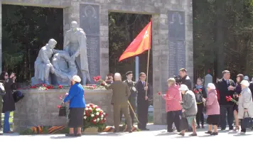 Мемориал, посвященный памяти воинов, умерших в госпиталях города Ижевска (находится у Северного кладбища)