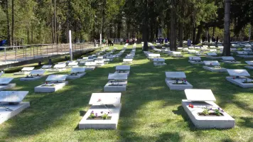 Мемориал, посвященный памяти воинов, умерших в госпиталях города Ижевска (находится у Северного кладбища), фотография 5