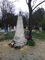 Братская могила на сельском кладбище