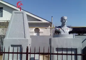 Памятник Герою Советского Союза Ачмизову А. А, фотография 4