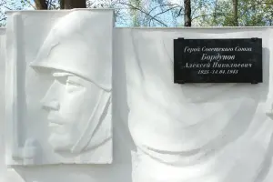 Мемориальный комплекс на братской могиле советских воинов посёлка Петрово Гурьевского городского округа
