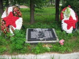 Мемориальное братское захоронение в поселке Дружная Горка Ленинградской области, фотография 4
