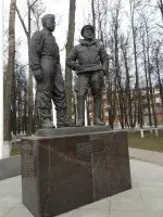 Памятник летчикам и механикам эскадрильи «Нормандия-Неман», фотография 2