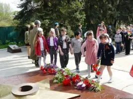 Братская могила воинов Великой Отечественной войны в городе Амвросиевка, фотография 2