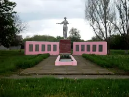 Братская могила воинам Великой Отечественной войны в селе Белояровка