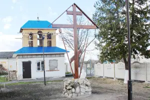 Памятник отважной партизанке Шуре Зайцевой в п. Крупец Рыльского района Курской области