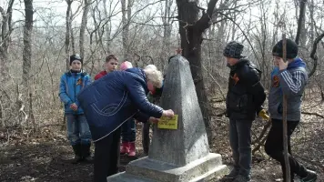 Обелиск в Ярковском лесу, фотография 2