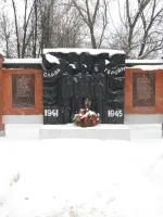 Слава Героям 1941—1945 гг. Монумент., Центральная улица
