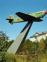 Памятник экипажу самолета Як-9Д, Россия, Мурманская область, Ковдор, улица Ленина