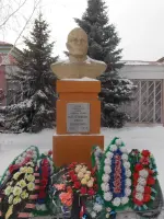 Могила лейтенанта Александрова Юрия Ивановича, памятник Александрову Юрию Ивановичу, Советская улица