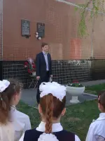 Мемориальная доска, расположенная на доме, где проживал Герой Советского Союза Головатюк Александр Давыдович, Привольная улица