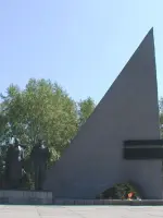 
        Монумент Победы и вечный огонь в Архангельске
      , Набережная Северной Двины, у домов № 93-95