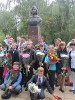 Памятник Герою Советского Союза Алие Молдагуловой, улица Молдагуловой
