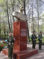 Памятник дважды Герою Советского Союза Ивану Семеновичу Полбину, улица Полбина