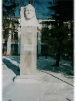 Памятник Герою Советского Союза Кропотову Михаилу Васильевичу, Россия, Омская область, Седельниковский район, село Седельниково, Советская улица