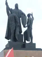 Памятник героям фронта и тыла, улица Ленина