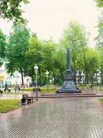 Сквер Партизанской Славы, Московская улица