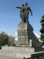 
        Воинам Уральского добровольческого танкового корпуса, Привокзальная площадь