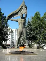 Монумент боевой и трудовой славы, посвященной подвигу трудящихся Удмуртии в годы Великой Отечественной войны 1941-1945г.г., площадь имени 50-летия Октября