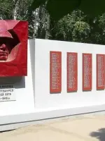 Стела, посвященная рабочим фабрики, не вернувшимся с войны, Россия, Пенза, микрорайон Маяк, улица Бумажников