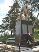 Братская могила, улица Островского