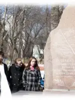 Памятник Юнгам Прикамья,  Пензенская, 72 двор школы № 19 Кировского района г. Перми. на улице  