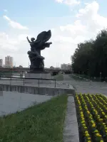 Монумент к 400-летию г. Орла (на стрелке между реками Окой и Орликом), улица Левый Берег реки Оки