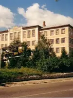 На постаменте реактивный миномёт &laquo;Катюша&raquo;, Россия, Нижегородская область, Павлово, улица Маяковского