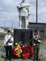 Памятник героям-землякам село Больше-Дорохово и деревня Воронино-Яя, Россия, Томская область, Асиновский район, село Больше-Дорохово, Центральная улица