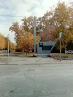 Стела в честь героя Советского Союза П.Е. Осминина, Россия, Омск, Чкаловский поселок, улица Петра Осминина