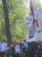 Братская могила воинам, погибшим в годы ВОВ в посёлке Эммаусс, Россия, Тверская область, Калининский район