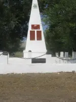 
        Памятник новокуровцам, погибшим в годы Великой Отечественной войны, Россия, Самарская область, Хворостянский район, поселок при станции Чагра
