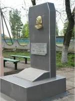 Обелиск «Ваш подвиг пронизанный солнечным светом потомки с сердцах у себя сохранят», Россия, Краснодарский край, Гулькевичский район, село Соколовское, Школьная улица