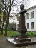 Бюст адмирала флота Советского Союза Николая Герасимовича Кузнецова, Россия, Архангельская область, Котлас, улица Маяковского, 30