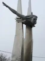 Памятник-стела Ольге Санфировой, Аэродромная улица