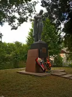 Памятник 17 героям-бронебойщикам у Майсюковой будки, Россия, Белгородская область, городской округ Старооскольский, поселок Набокино, 2-ой Ягодный переулок