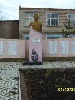 Памятник соратнику М. Джалиля и участнику подпольной организации Волжско-татарского легиона «Идель-Урал» Зиннату Хуснулловичу Хасанову, Россия, Республика Татарстан, Сармановский район, село Старый Кашир