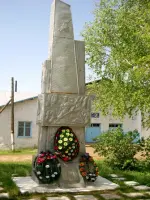 Памятник, установленный в память о погибших односельчанах, Россия, Оренбургская область, Красногвардейский район, село Староникольское