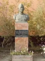 Бюст Героя Советского Союза Ф. К. Попова, улица Чайковского