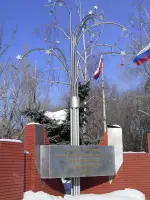 Стела в честь Победы в Великой Отечественной войне и мемориал "Земляки-самарцы - участники исторического Парада Победы в Москве 27 июля 1945, парк имени 30-летия Победы