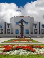 Памятник А.И. Покрышкину, площадь Карла Маркса