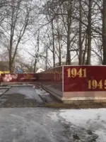 Братская могила 928 воинам, погибшим при освобождении г.Демидова, Октябрьская улица
