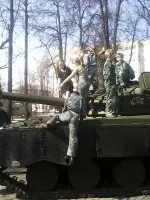 У вечного огня в Парке Победы г. Зеленодольска, Россия, Республика Татарстан, Зеленодольск