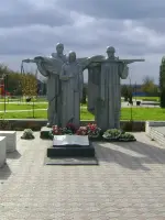 Памятник погибшим воинам "Никто не забыт, ничто не забыто", улица Крейзера